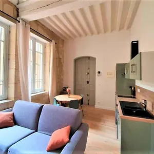 https://appartement-a-deux-pas-de-la-place-du-forum.fr-provencehotel.com